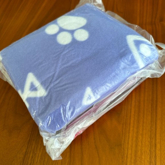 Brand New Fleece Dog Blankets- 3 Sets (Each set contains 6 pieces) NWT - Picture 4 of 6
